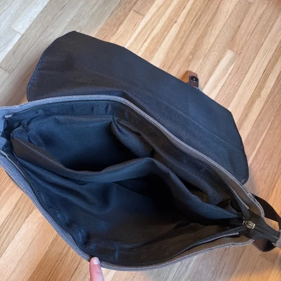 Haunted Mansion Limited Edition Disney Promo Messenger Bag- LIKE NEW!